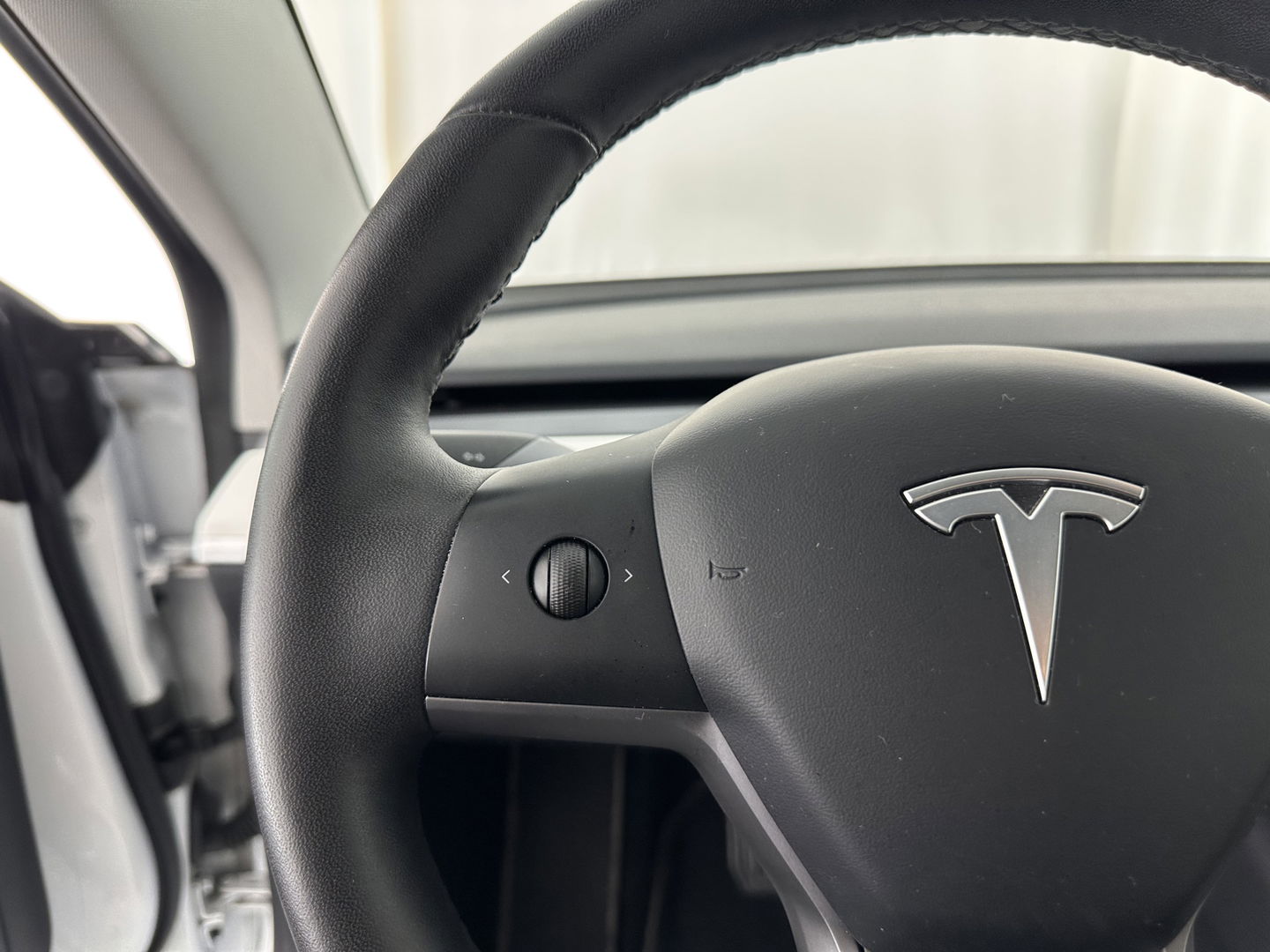 Tesla Model 3 Long Range AWD 75 kWh [ 3-Fase ] (INCL-BTW) Aut. *PANO | AUTO-PILOT | LUXURY-LEATHER | TOWBAR | KEYLESS | FULL-LED | MEMORY-PACK | SURROUND-VIEW | DAB | CARPLAY | DIGI-COCKPIT | LANE-ASSIST | COMFORT-SEATS | 18"ALU*