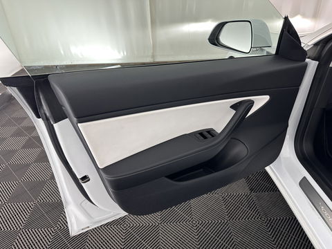 Tesla Model 3 Long Range AWD 75 kWh [ 3-Fase ] (INCL-BTW) Aut. *PANO | AUTO-PILOT | LUXURY-LEATHER | TOWBAR | KEYLESS | FULL-LED | MEMORY-PACK | SURROUND-VIEW | DAB | CARPLAY | DIGI-COCKPIT | LANE-ASSIST | COMFORT-SEATS | 18"ALU*