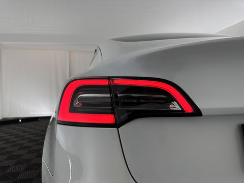 Tesla Model 3 Long Range AWD 75 kWh [ 3-Fase ] (INCL-BTW) Aut. *PANO | AUTO-PILOT | LUXURY-LEATHER | TOWBAR | KEYLESS | FULL-LED | MEMORY-PACK | SURROUND-VIEW | DAB | CARPLAY | DIGI-COCKPIT | LANE-ASSIST | COMFORT-SEATS | 18"ALU*