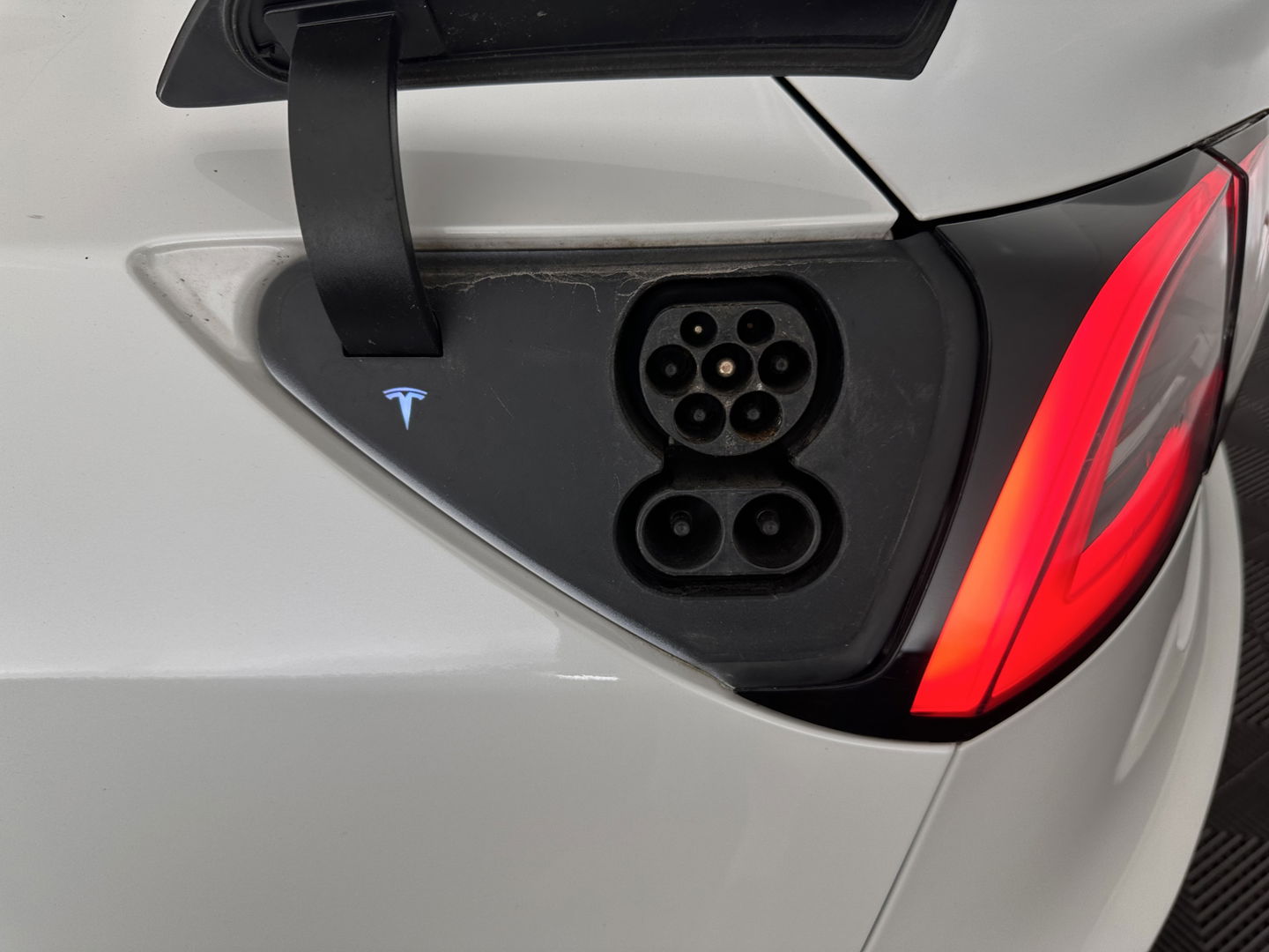 Tesla Model 3 Long Range AWD 75 kWh [ 3-Fase ] (INCL-BTW) Aut. *PANO | AUTO-PILOT | LUXURY-LEATHER | TOWBAR | KEYLESS | FULL-LED | MEMORY-PACK | SURROUND-VIEW | DAB | CARPLAY | DIGI-COCKPIT | LANE-ASSIST | COMFORT-SEATS | 18"ALU*