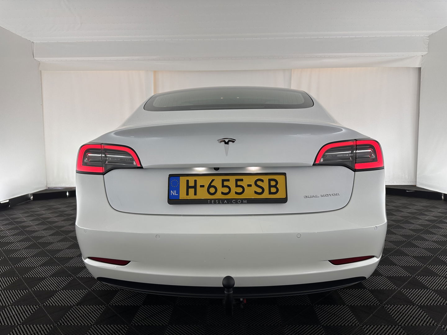Tesla Model 3 Long Range AWD 75 kWh [ 3-Fase ] (INCL-BTW) Aut. *PANO | AUTO-PILOT | LUXURY-LEATHER | TOWBAR | KEYLESS | FULL-LED | MEMORY-PACK | SURROUND-VIEW | DAB | CARPLAY | DIGI-COCKPIT | LANE-ASSIST | COMFORT-SEATS | 18"ALU*