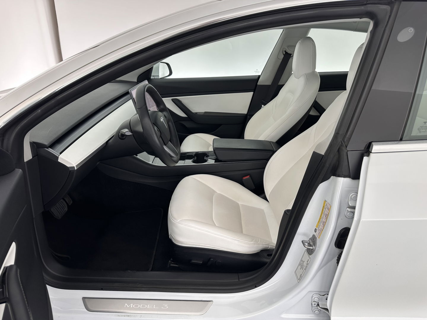 Tesla Model 3 Long Range AWD 75 kWh [ 3-Fase ] (INCL-BTW) Aut. *PANO | AUTO-PILOT | LUXURY-LEATHER | TOWBAR | KEYLESS | FULL-LED | MEMORY-PACK | SURROUND-VIEW | DAB | CARPLAY | DIGI-COCKPIT | LANE-ASSIST | COMFORT-SEATS | 18"ALU*