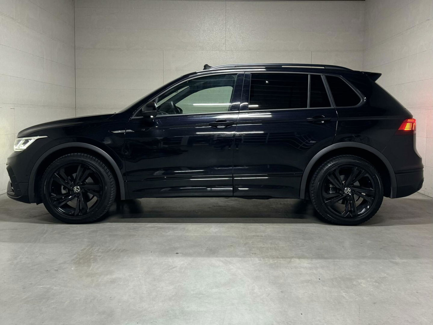 Volkswagen Tiguan 1.5 TSI R-Line Black Style Pano H/K NAP
