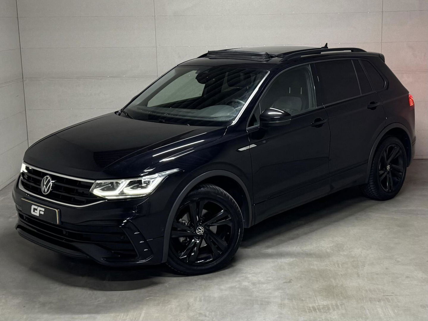 Volkswagen Tiguan 1.5 TSI R-Line Black Style Pano H/K NAP
