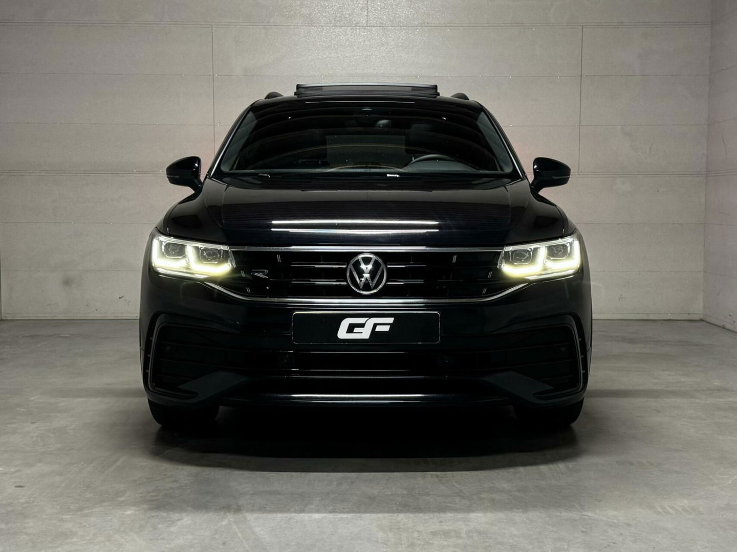 Volkswagen Tiguan 1.5 TSI R-Line Black Style Pano H/K NAP