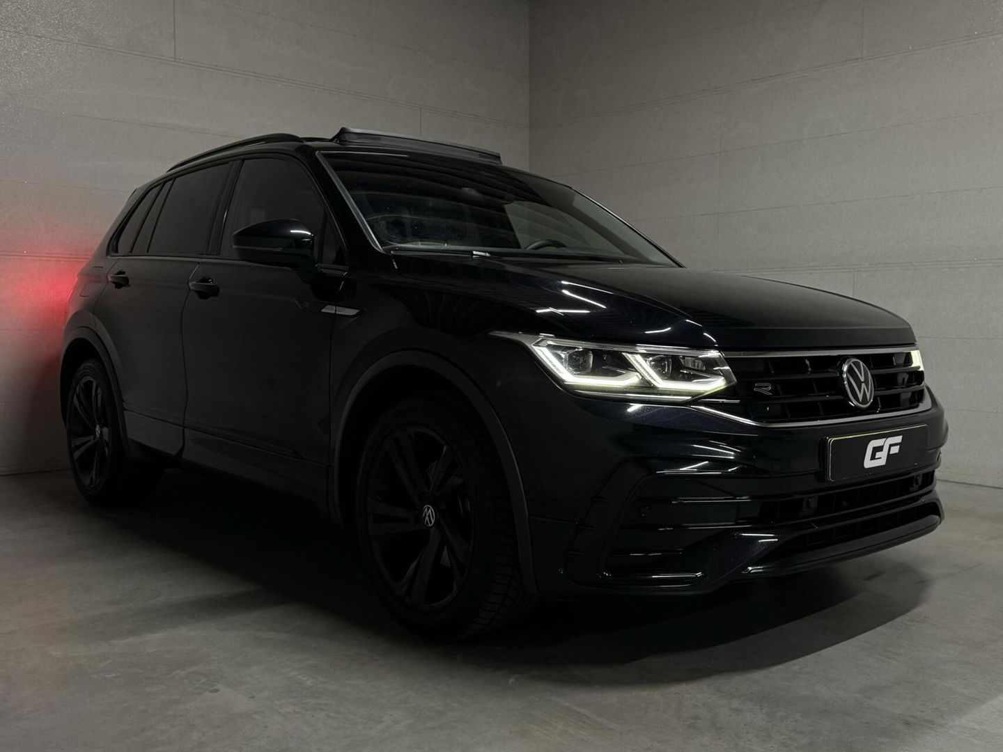 Volkswagen Tiguan 1.5 TSI R-Line Black Style Pano H/K NAP
