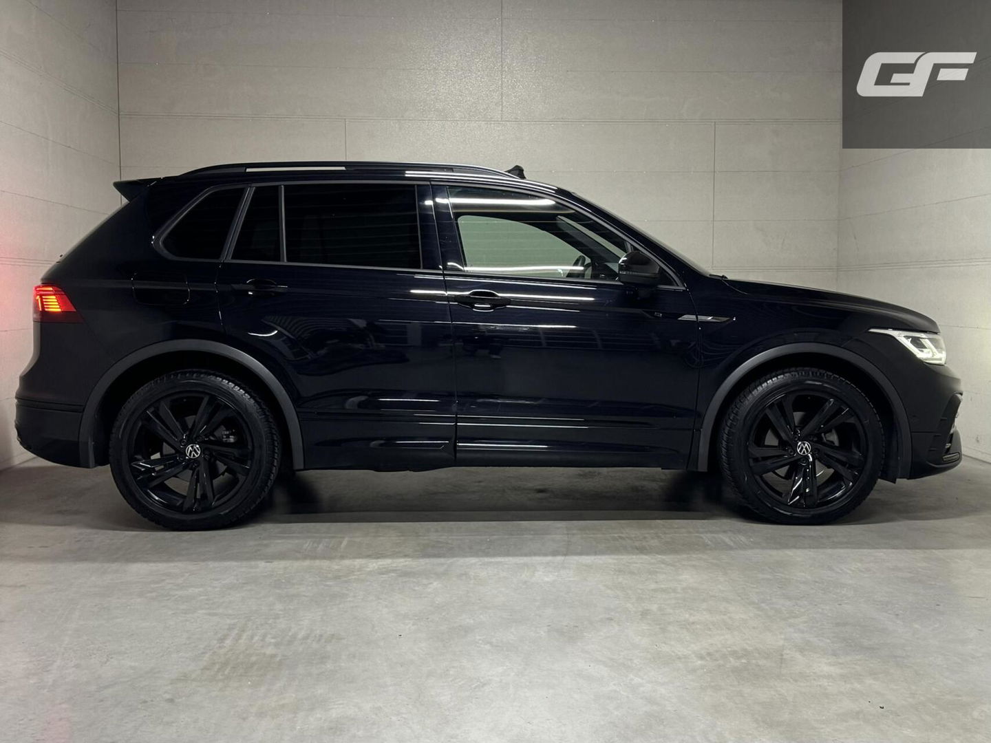 Volkswagen Tiguan 1.5 TSI R-Line Black Style Pano H/K NAP