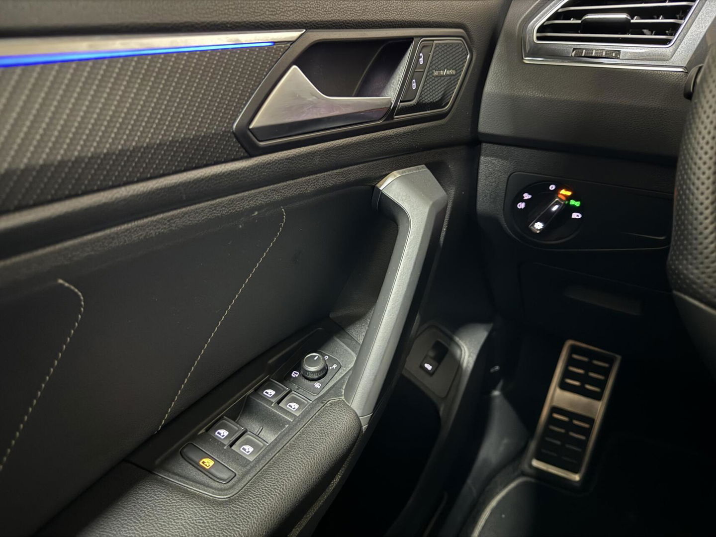 Volkswagen Tiguan 1.5 TSI R-Line Black Style Pano H/K NAP