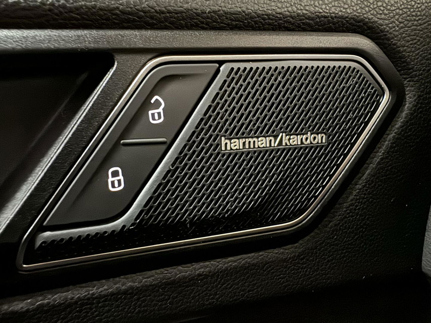Volkswagen Tiguan 1.5 TSI R-Line Black Style Pano H/K NAP