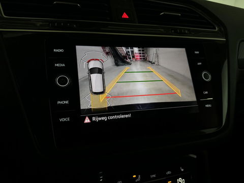 Volkswagen Tiguan 1.5 TSI R-Line Black Style Pano H/K NAP