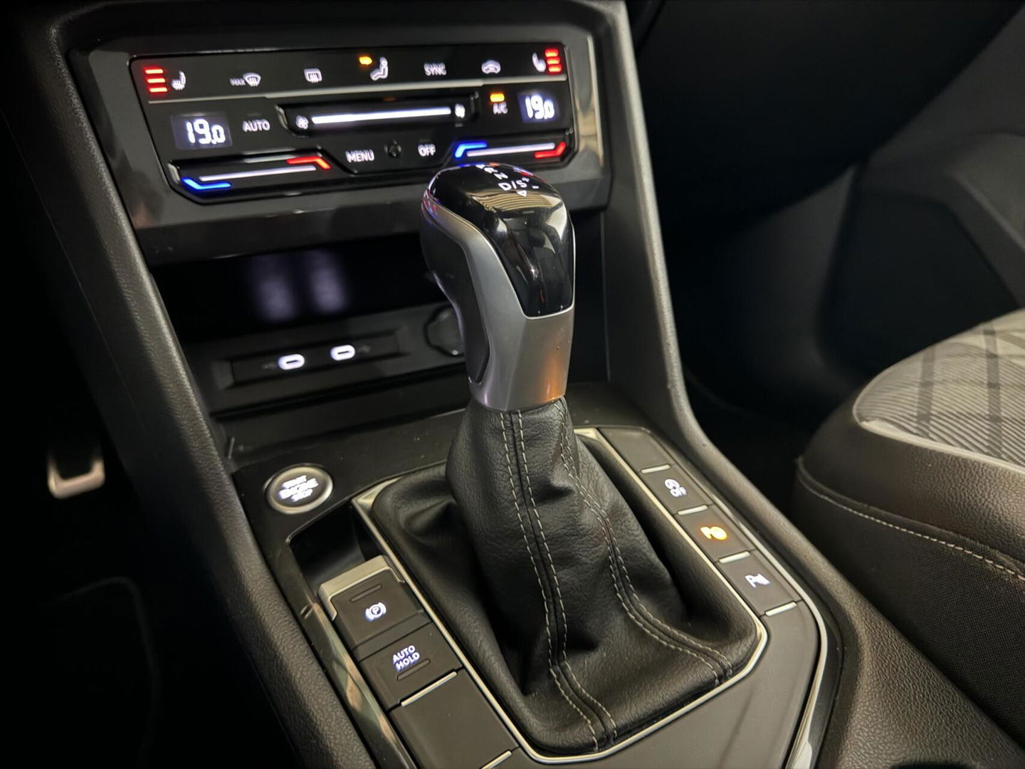 Volkswagen Tiguan 1.5 TSI R-Line Black Style Pano H/K NAP