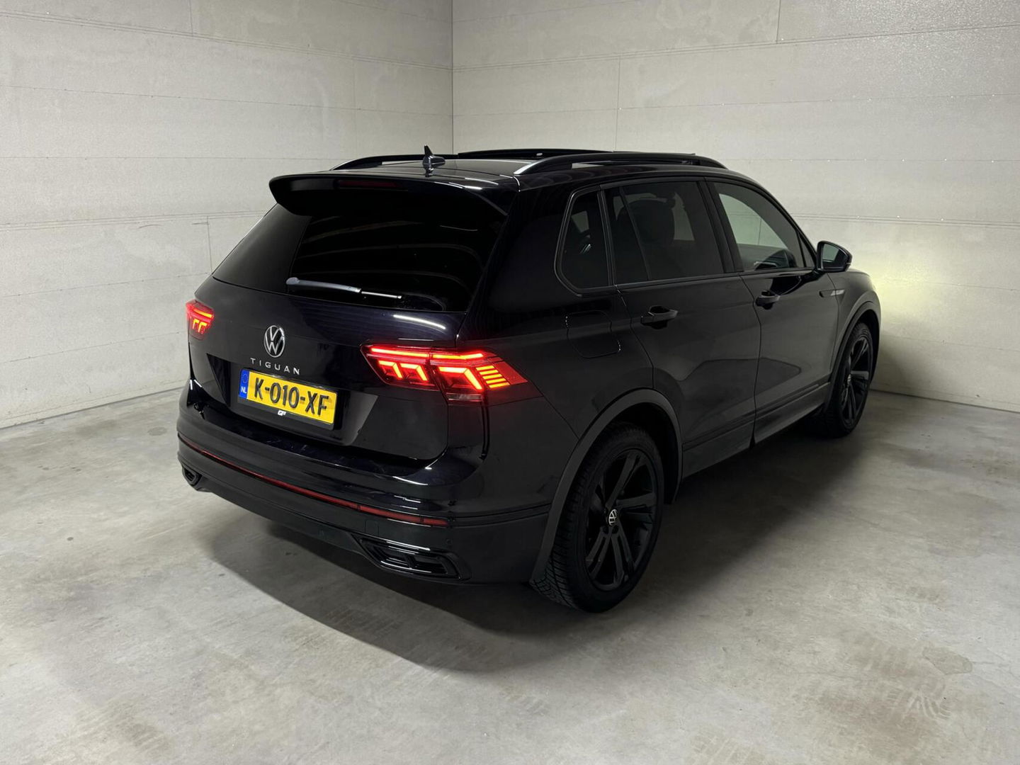 Volkswagen Tiguan 1.5 TSI R-Line Black Style Pano H/K NAP