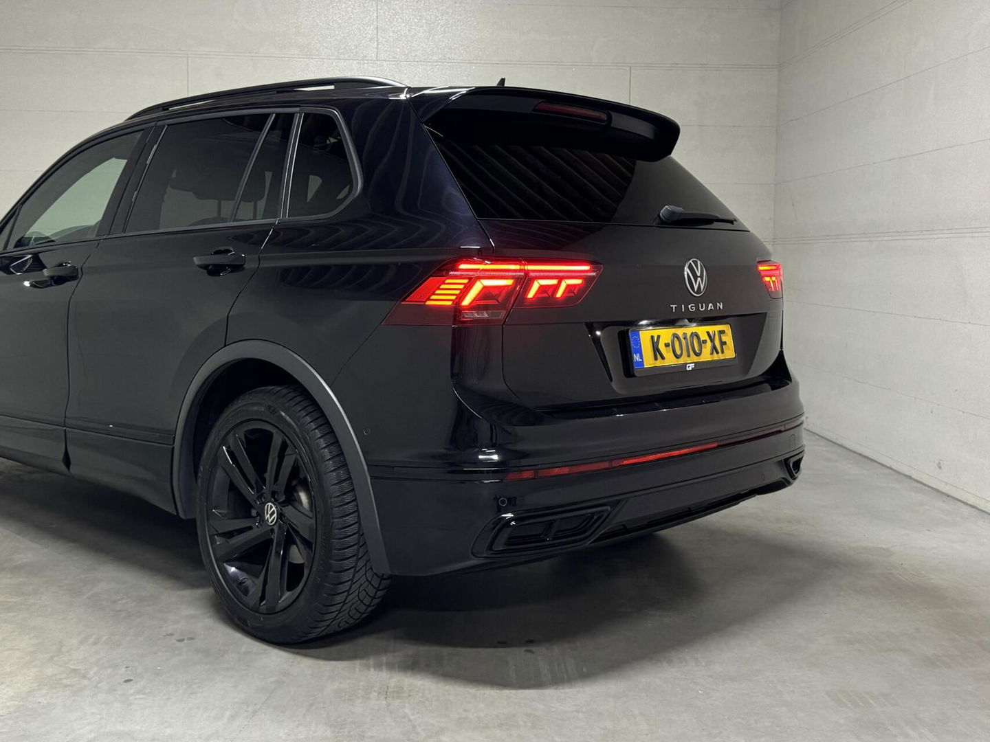 Volkswagen Tiguan 1.5 TSI R-Line Black Style Pano H/K NAP