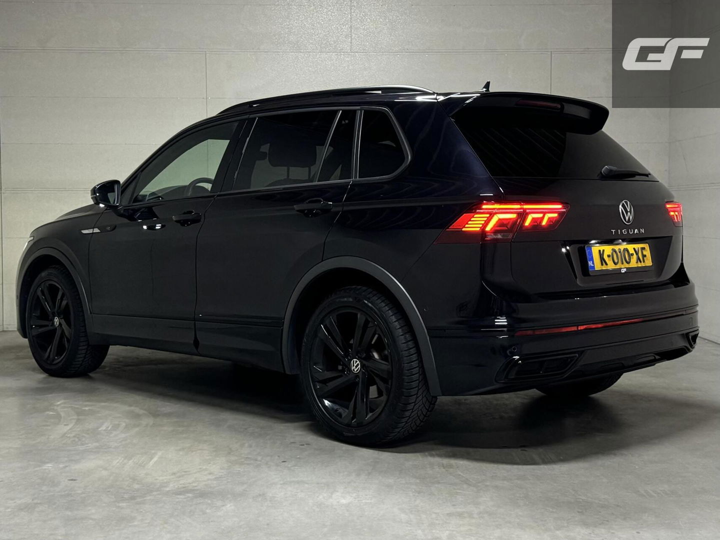 Volkswagen Tiguan 1.5 TSI R-Line Black Style Pano H/K NAP