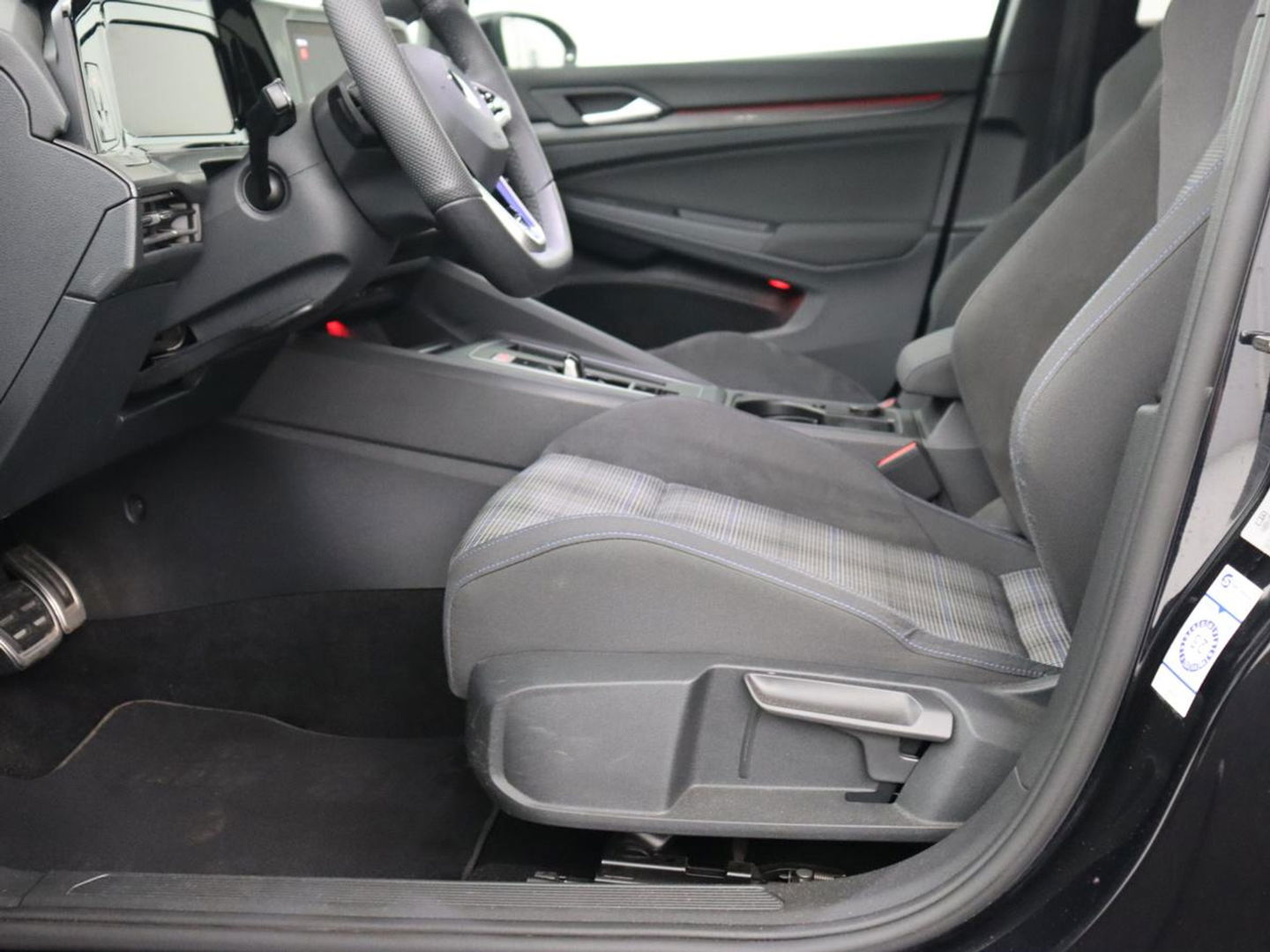 Volkswagen Golf 1.4 eHybrid GTE | Stoel & stuurverwarming | Adaptive cruise | Sfeerverlichting | Carplay | LED Plus | Sportstoelen | Parkeerhulp | PHEV | Plug In