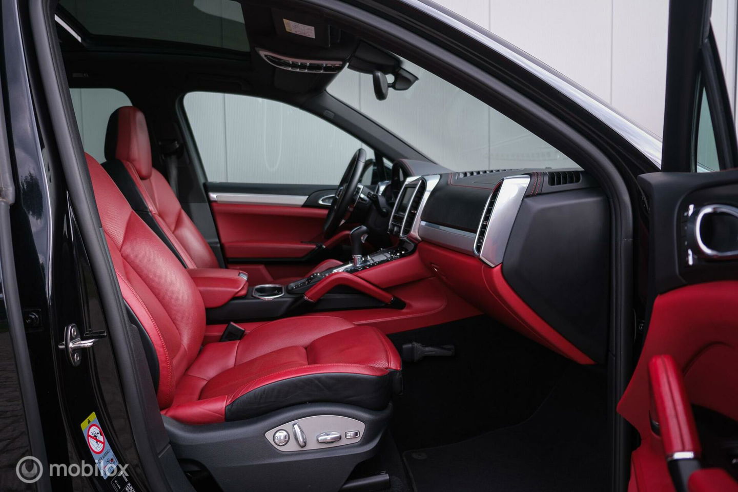 Porsche Cayenne 3.0 S E-Hybrid | Panorama | Trekhaak | Adaptive | Bicolor leder | LED | Memory | Stoelkoeling | NAP NL auto | Dealer onderhouden