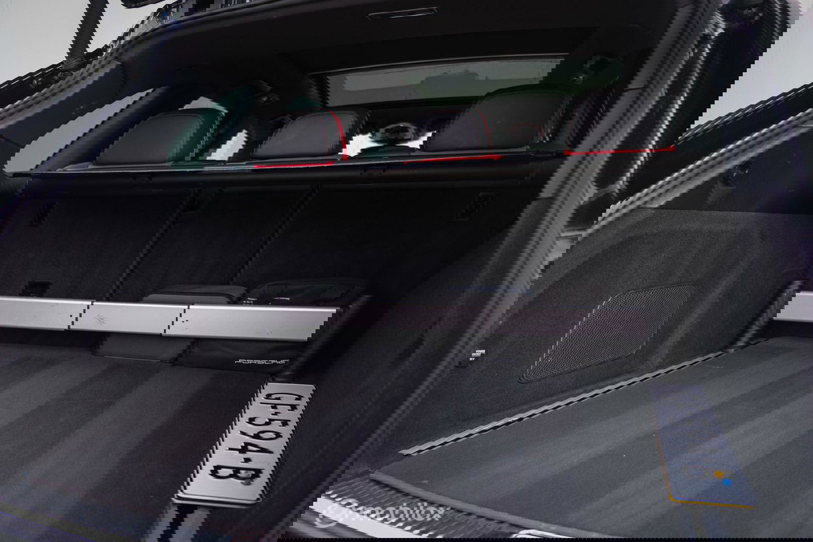 Porsche Cayenne 3.0 S E-Hybrid | Panorama | Trekhaak | Adaptive | Bicolor leder | LED | Memory | Stoelkoeling | NAP NL auto | Dealer onderhouden