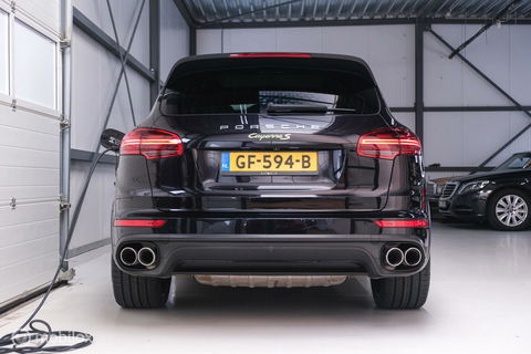 Porsche Cayenne 3.0 S E-Hybrid | Panorama | Trekhaak | Adaptive | Bicolor leder | LED | Memory | Stoelkoeling | NAP NL auto | Dealer onderhouden