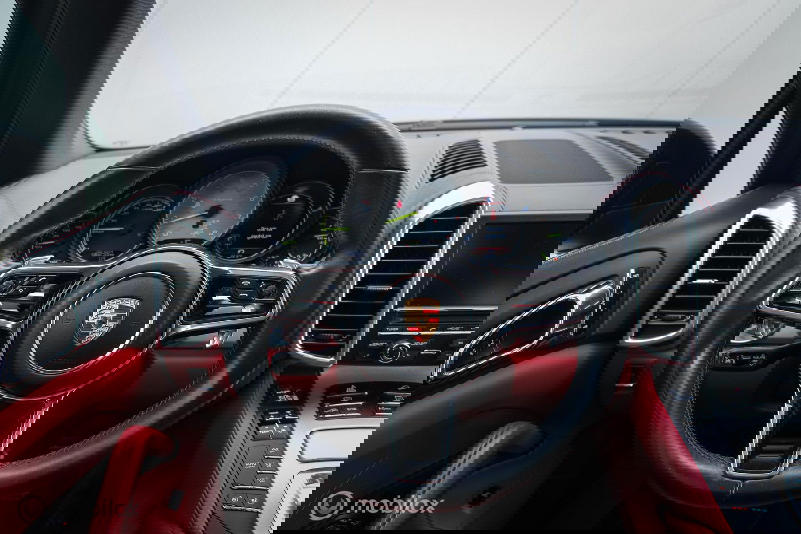 Porsche Cayenne 3.0 S E-Hybrid | Panorama | Trekhaak | Adaptive | Bicolor leder | LED | Memory | Stoelkoeling | NAP NL auto | Dealer onderhouden