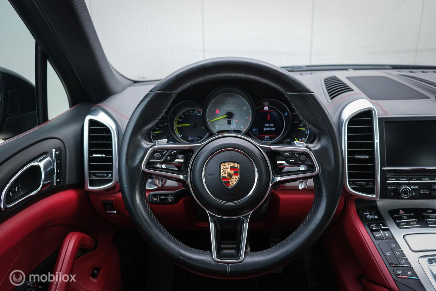 Porsche Cayenne 3.0 S E-Hybrid | Panorama | Trekhaak | Adaptive | Bicolor leder | LED | Memory | Stoelkoeling | NAP NL auto | Dealer onderhouden