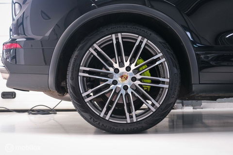 Porsche Cayenne 3.0 S E-Hybrid | Panorama | Trekhaak | Adaptive | Bicolor leder | LED | Memory | Stoelkoeling | NAP NL auto | Dealer onderhouden