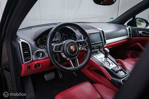 Porsche Cayenne 3.0 S E-Hybrid | Panorama | Trekhaak | Adaptive | Bicolor leder | LED | Memory | Stoelkoeling | NAP NL auto | Dealer onderhouden