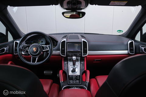 Porsche Cayenne 3.0 S E-Hybrid | Panorama | Trekhaak | Adaptive | Bicolor leder | LED | Memory | Stoelkoeling | NAP NL auto | Dealer onderhouden