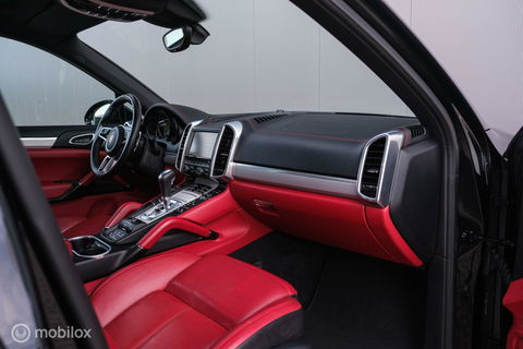 Porsche Cayenne 3.0 S E-Hybrid | Panorama | Trekhaak | Adaptive | Bicolor leder | LED | Memory | Stoelkoeling | NAP NL auto | Dealer onderhouden