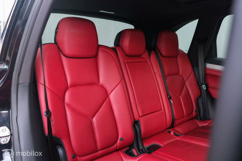 Porsche Cayenne 3.0 S E-Hybrid | Panorama | Trekhaak | Adaptive | Bicolor leder | LED | Memory | Stoelkoeling | NAP NL auto | Dealer onderhouden