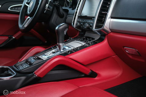 Porsche Cayenne 3.0 S E-Hybrid | Panorama | Trekhaak | Adaptive | Bicolor leder | LED | Memory | Stoelkoeling | NAP NL auto | Dealer onderhouden