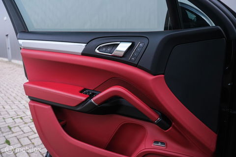 Porsche Cayenne 3.0 S E-Hybrid | Panorama | Trekhaak | Adaptive | Bicolor leder | LED | Memory | Stoelkoeling | NAP NL auto | Dealer onderhouden