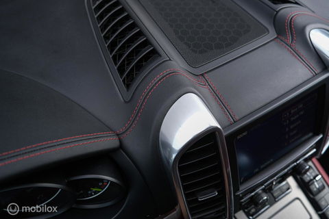 Porsche Cayenne 3.0 S E-Hybrid | Panorama | Trekhaak | Adaptive | Bicolor leder | LED | Memory | Stoelkoeling | NAP NL auto | Dealer onderhouden