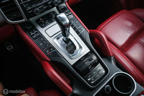 Porsche Cayenne 3.0 S E-Hybrid | Panorama | Trekhaak | Adaptive | Bicolor leder | LED | Memory | Stoelkoeling | NAP NL auto | Dealer onderhouden