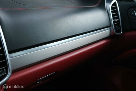 Porsche Cayenne 3.0 S E-Hybrid | Panorama | Trekhaak | Adaptive | Bicolor leder | LED | Memory | Stoelkoeling | NAP NL auto | Dealer onderhouden