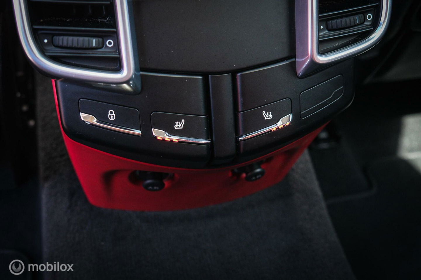 Porsche Cayenne 3.0 S E-Hybrid | Panorama | Trekhaak | Adaptive | Bicolor leder | LED | Memory | Stoelkoeling | NAP NL auto | Dealer onderhouden