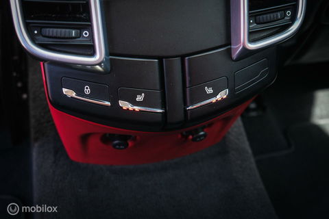 Porsche Cayenne 3.0 S E-Hybrid | Panorama | Trekhaak | Adaptive | Bicolor leder | LED | Memory | Stoelkoeling | NAP NL auto | Dealer onderhouden
