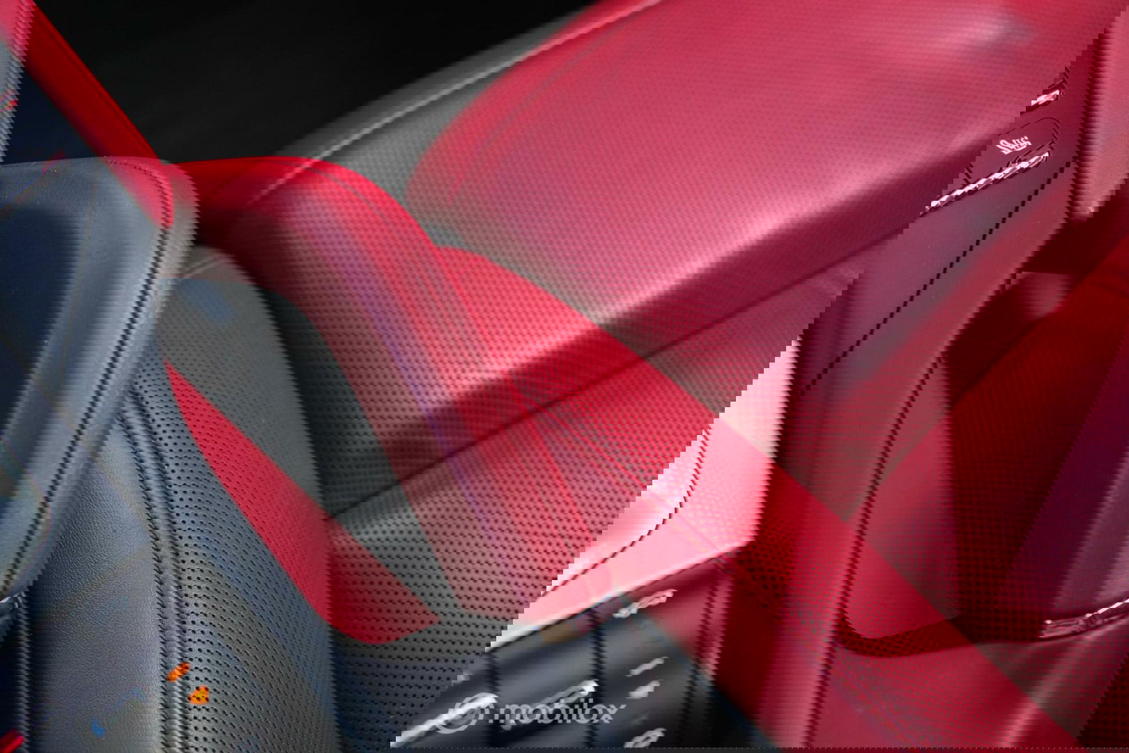 Porsche Cayenne 3.0 S E-Hybrid | Panorama | Trekhaak | Adaptive | Bicolor leder | LED | Memory | Stoelkoeling | NAP NL auto | Dealer onderhouden