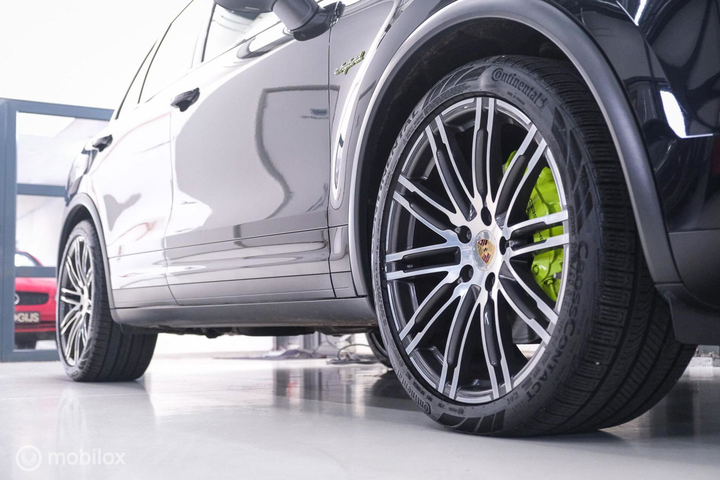 Porsche Cayenne 3.0 S E-Hybrid | Panorama | Trekhaak | Adaptive | Bicolor leder | LED | Memory | Stoelkoeling | NAP NL auto | Dealer onderhouden