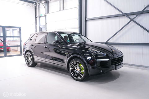 Porsche Cayenne 3.0 S E-Hybrid | Panorama | Trekhaak | Adaptive | Bicolor leder | LED | Memory | Stoelkoeling | NAP NL auto | Dealer onderhouden
