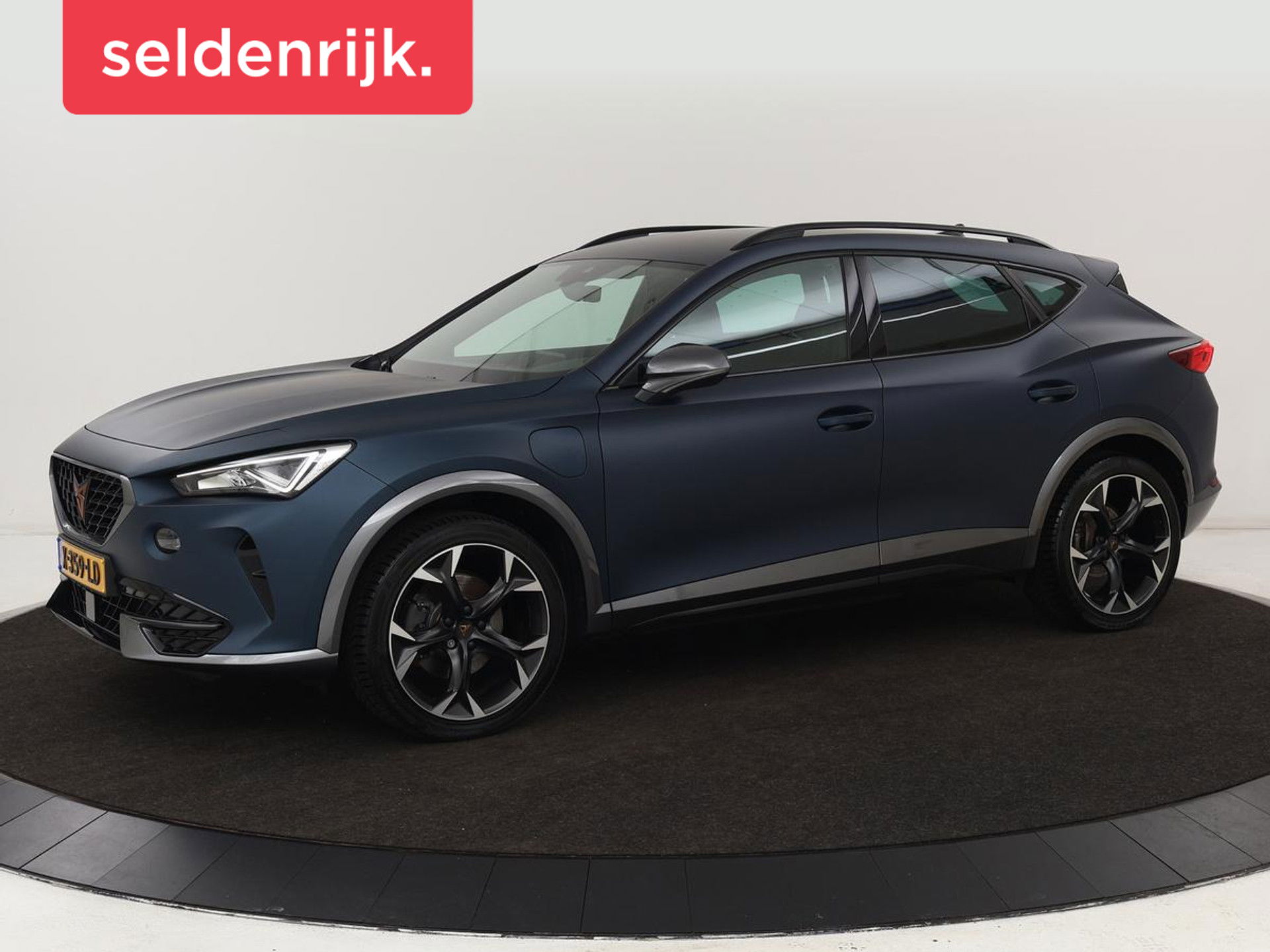 CUPRA Formentor 1.4 e-Hybrid | Carplay | Camera | Adaptive cruise | Sfeerverlichting | Keyless | Navigatie | Sportstoelen | Full LED | Petrol Blue Matt | PHEV | Plug-In