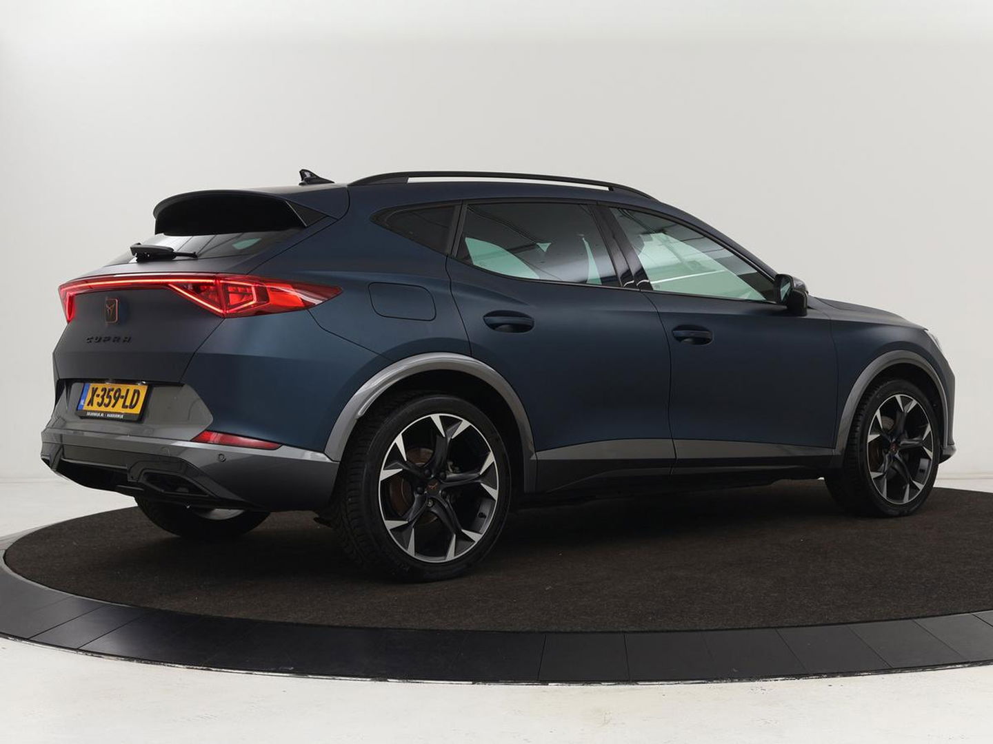 CUPRA Formentor 1.4 e-Hybrid | Carplay | Camera | Adaptive cruise | Sfeerverlichting | Keyless | Navigatie | Sportstoelen | Full LED | Petrol Blue Matt | PHEV | Plug-In