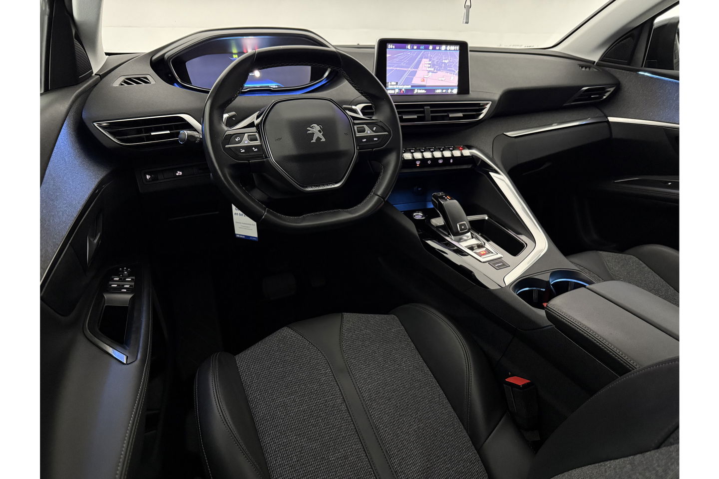 Peugeot 5008 1.2 PureTech 7p Sfeer LED Trekaak 360Camera Virtual Carplay Clima Cruise Navi PDC 19"LMV