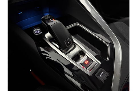 Peugeot 5008 1.2 PureTech 7p Sfeer LED Trekaak 360Camera Virtual Carplay Clima Cruise Navi PDC 19"LMV