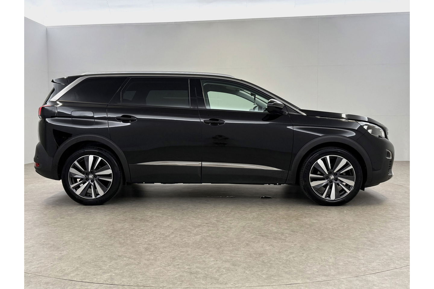 Peugeot 5008 1.2 PureTech 7p Sfeer LED Trekaak 360Camera Virtual Carplay Clima Cruise Navi PDC 19"LMV