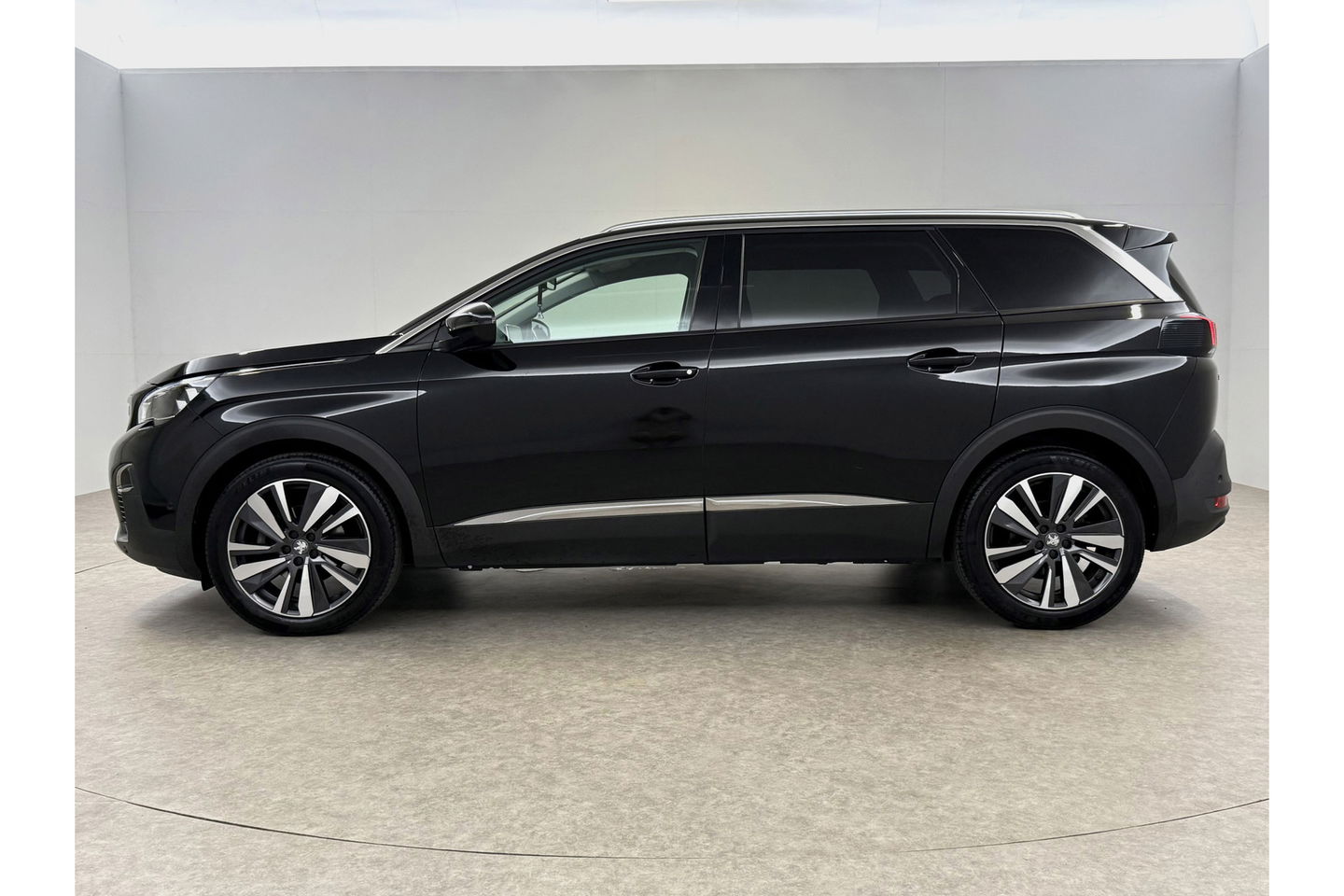 Peugeot 5008 1.2 PureTech 7p Sfeer LED Trekaak 360Camera Virtual Carplay Clima Cruise Navi PDC 19"LMV