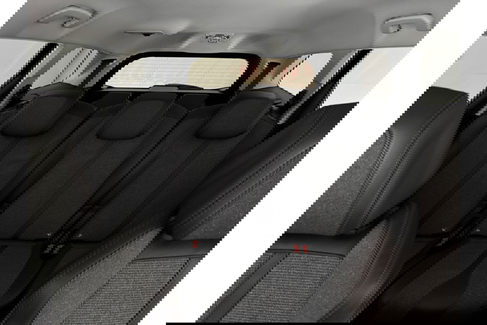 Peugeot 5008 1.2 PureTech 7p Sfeer LED Trekaak 360Camera Virtual Carplay Clima Cruise Navi PDC 19"LMV