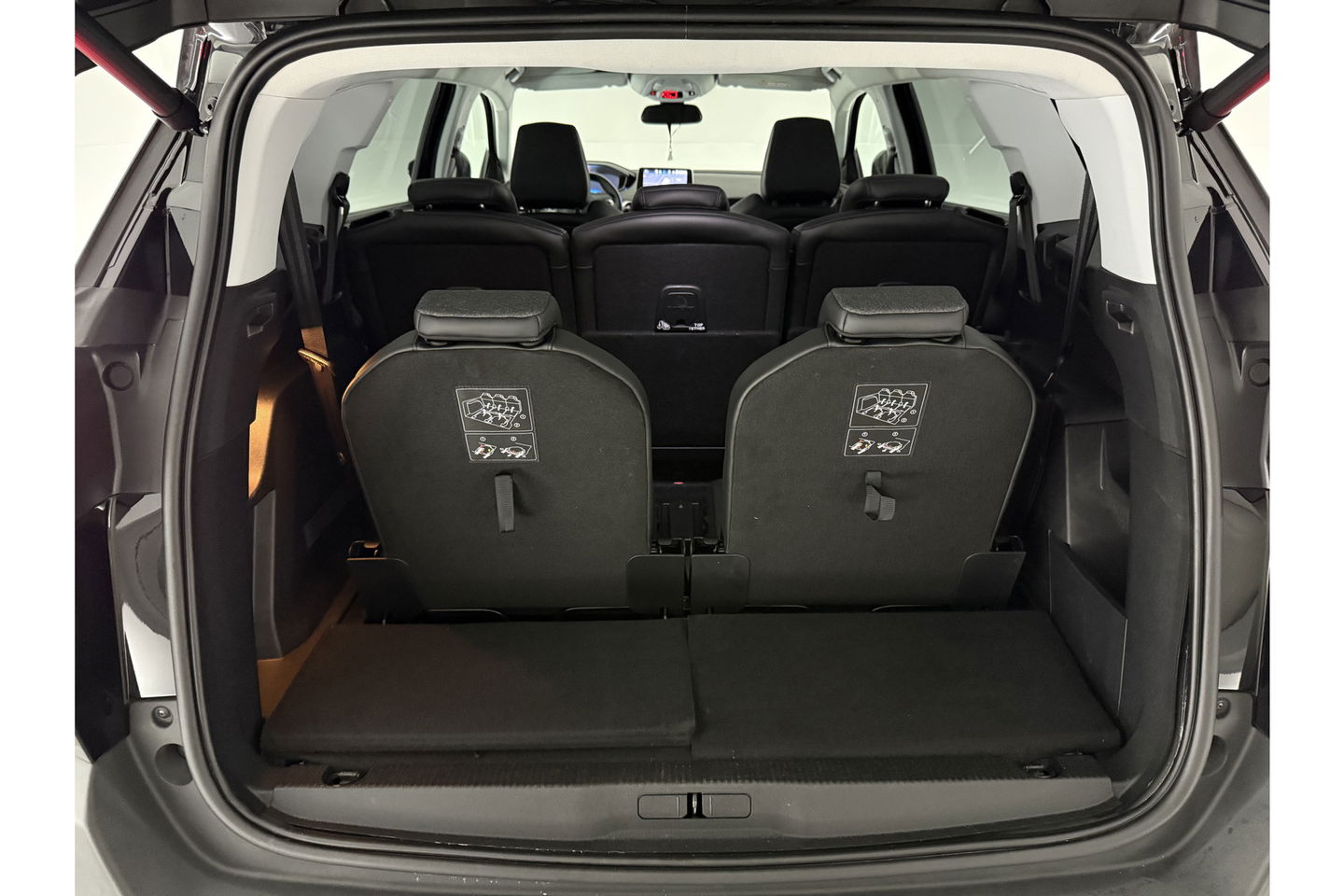 Peugeot 5008 1.2 PureTech 7p Sfeer LED Trekaak 360Camera Virtual Carplay Clima Cruise Navi PDC 19"LMV