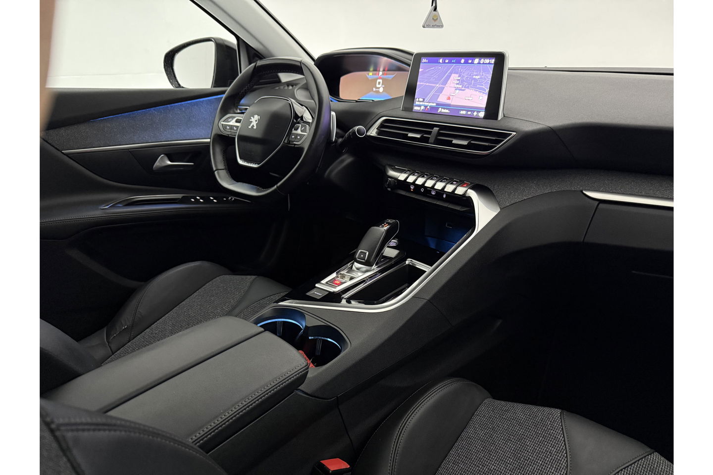 Peugeot 5008 1.2 PureTech 7p Sfeer LED Trekaak 360Camera Virtual Carplay Clima Cruise Navi PDC 19"LMV