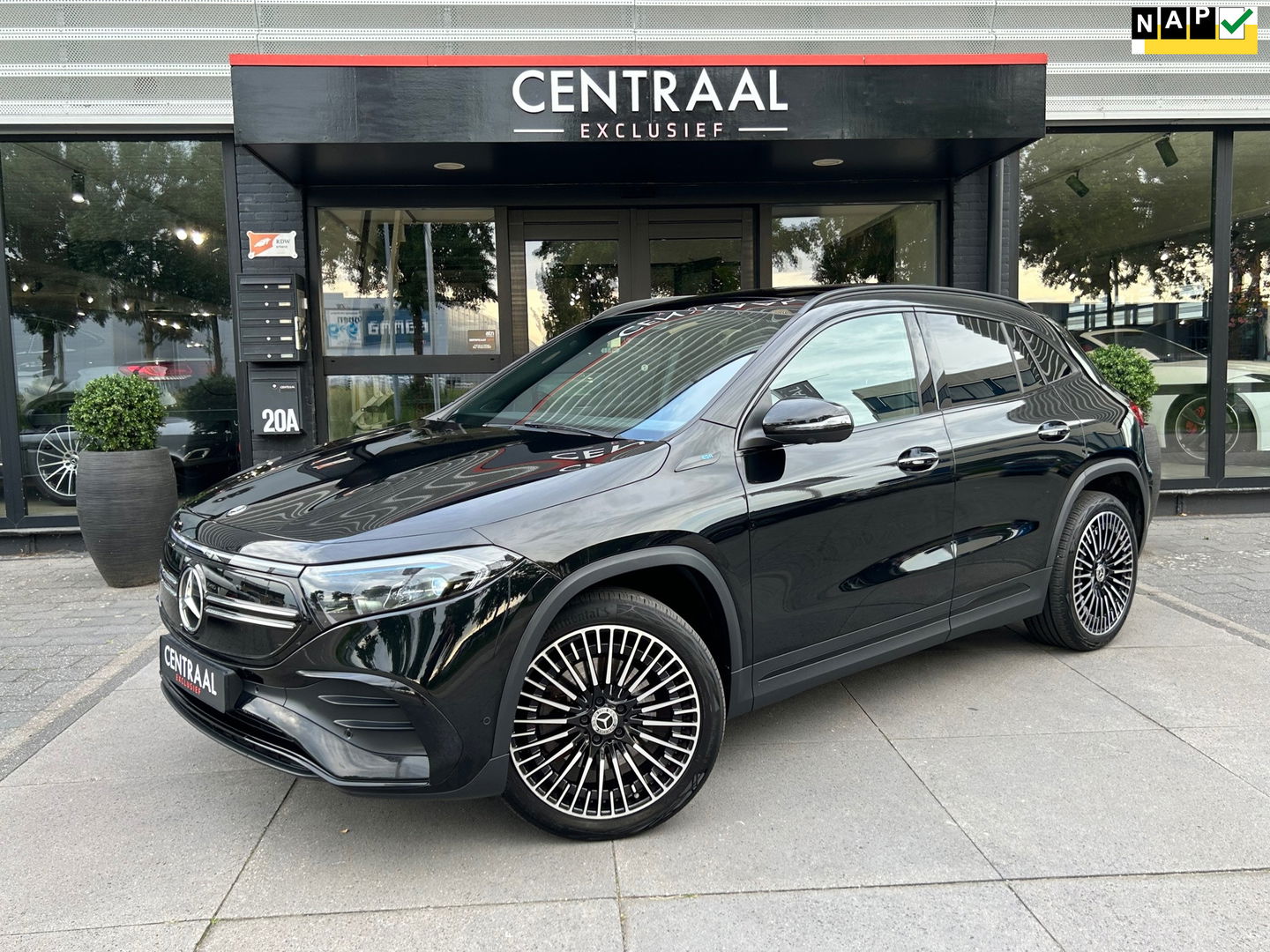 Mercedes-Benz EQA 300 4MATIC AMG 67 kWh|Pano|Memory|Head-Up|360Camera|Keyless|Ambient Light|NL-Auto|228PK