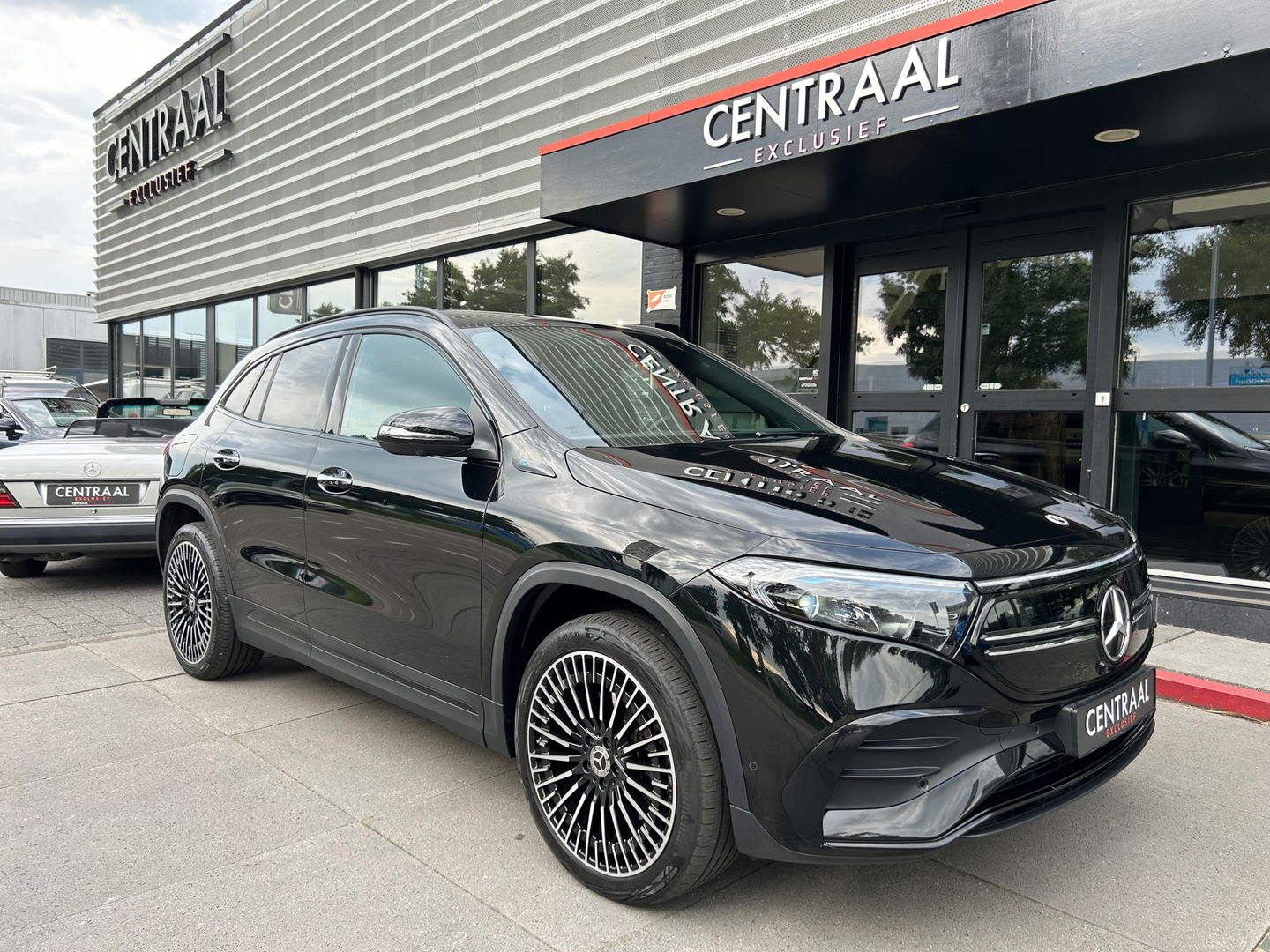 Mercedes-Benz EQA 300 4MATIC AMG 67 kWh|Pano|Memory|Head-Up|360Camera|Keyless|Ambient Light|NL-Auto|228PK